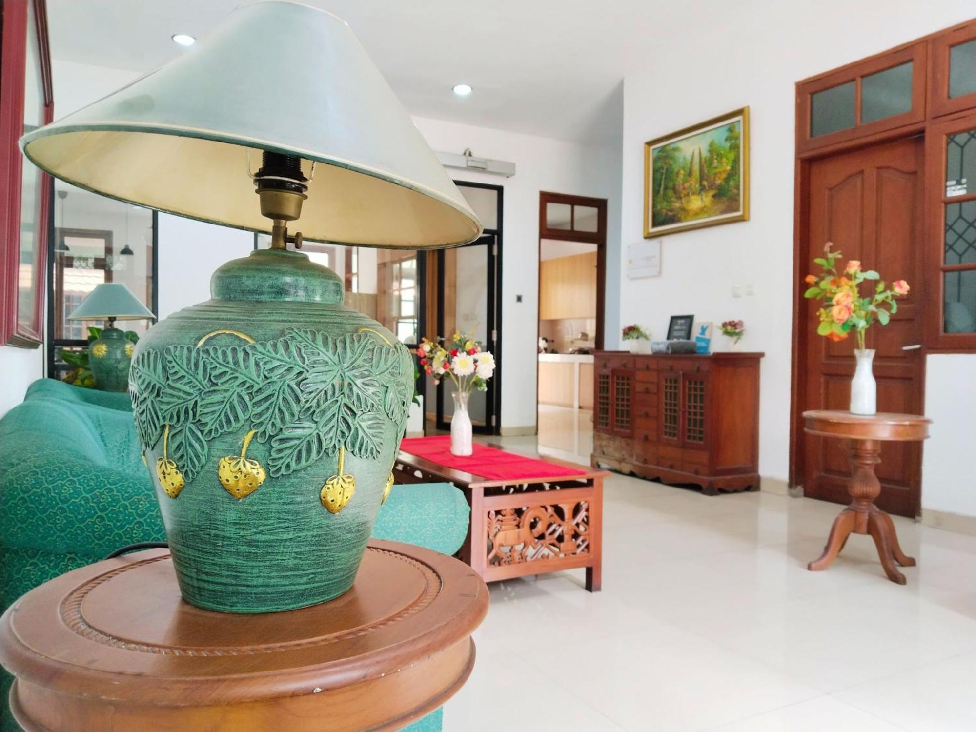 Dekuningan House By Avalon Guest house *