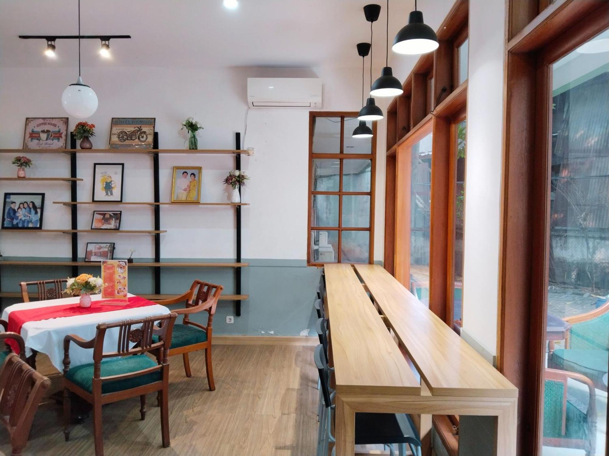 Dekuningan House