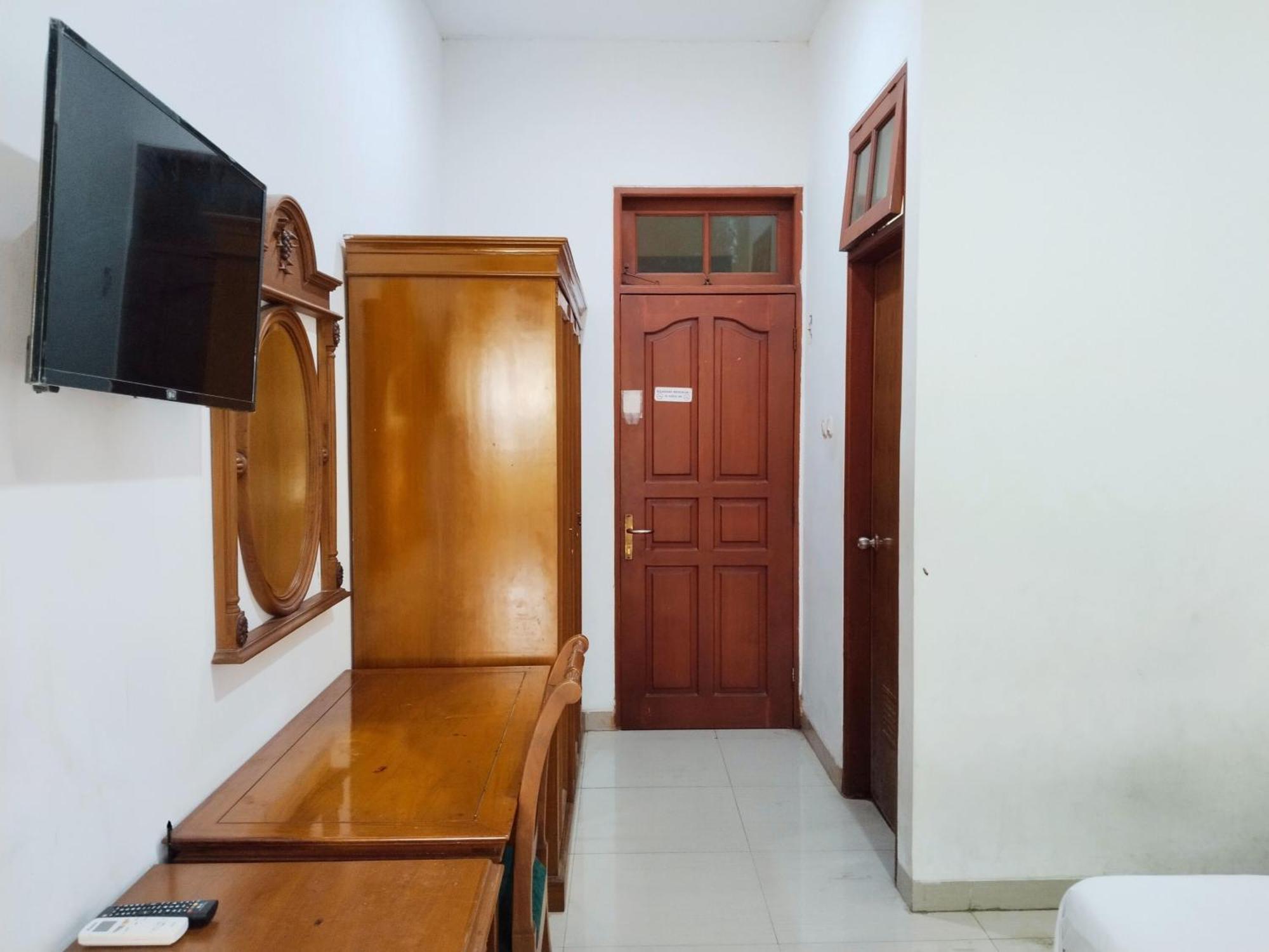 Dekuningan House Guest house *